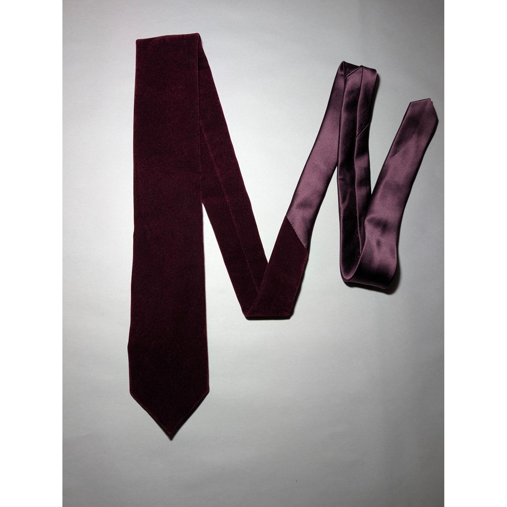 Ryan Seacrest Distinction Necktie Mens Burgundy Velvet Flocked Satin Tie Luxe